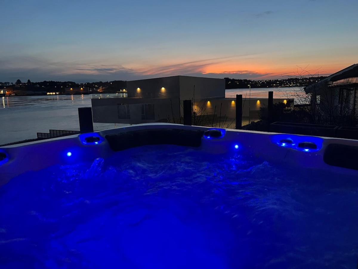 Seaside Villa With Outdoor Jacuzzi Haugesund Bagian luar foto