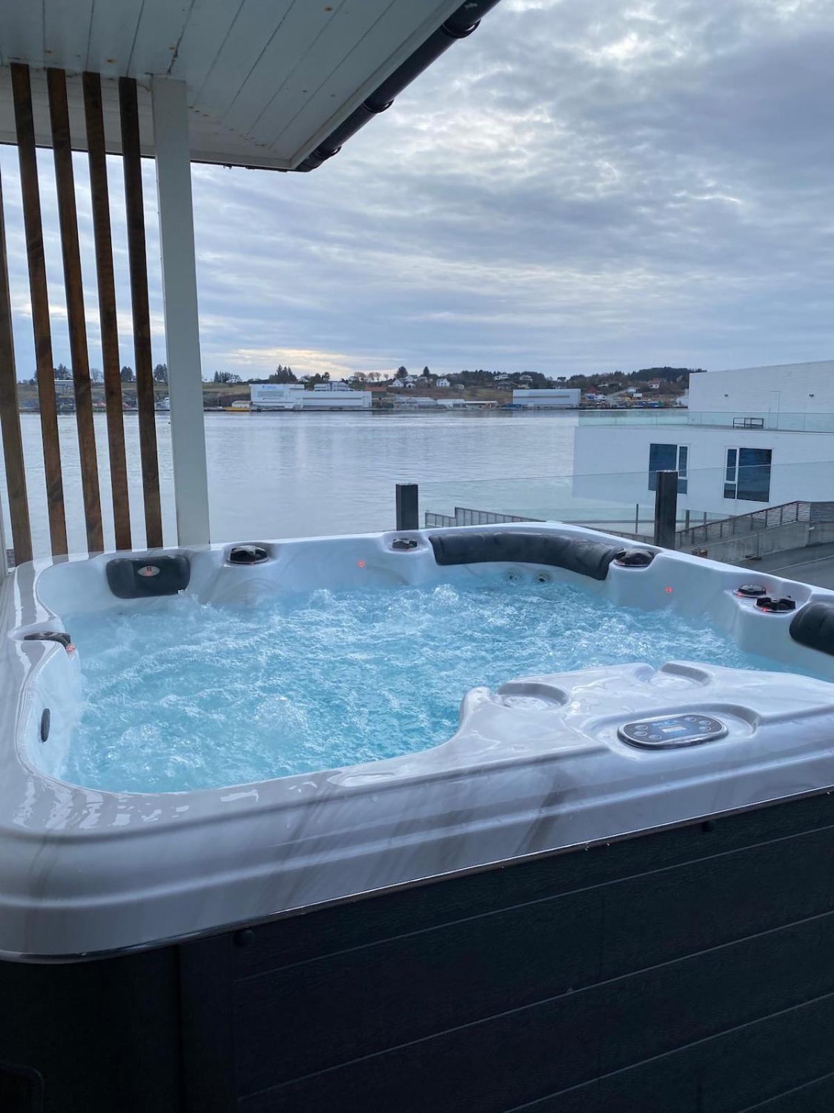 Seaside Villa With Outdoor Jacuzzi Haugesund Bagian luar foto