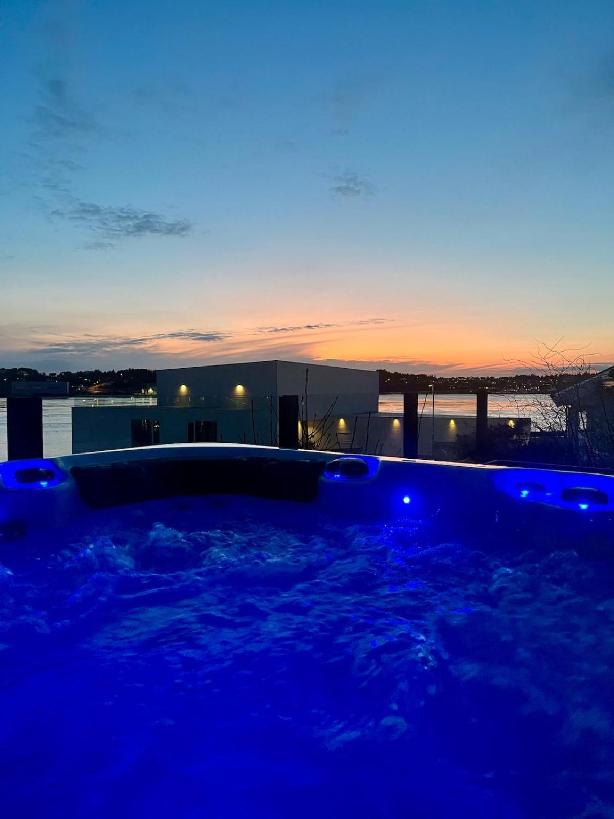 Seaside Villa With Outdoor Jacuzzi Haugesund Bagian luar foto